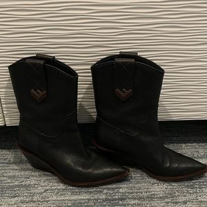 FENDI boots. Size 36/6 black leather